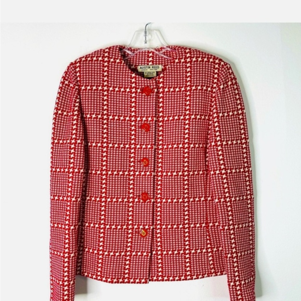 Vintage Austin Reed merino wool blazer lady coat. Size 6.